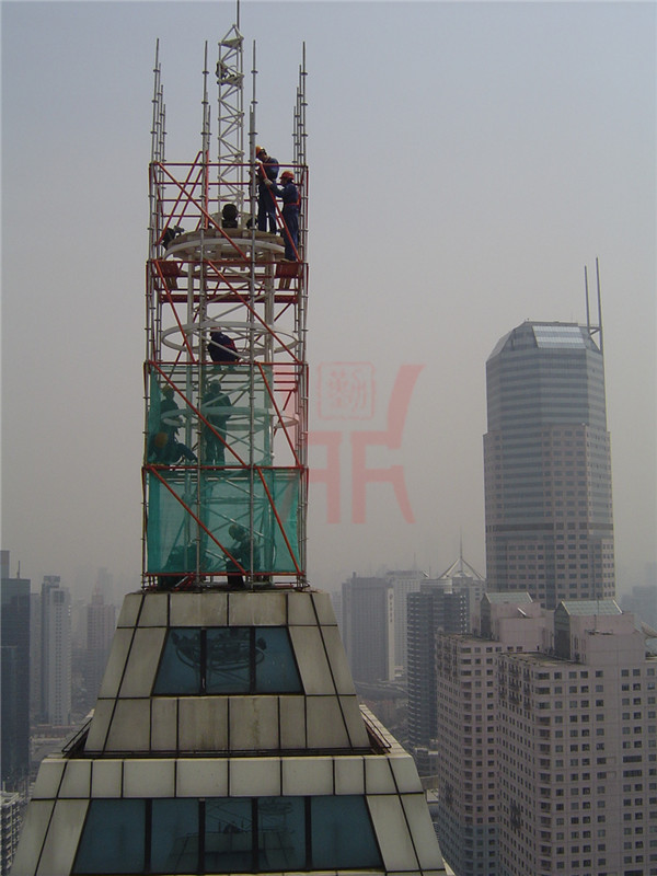 远东国际大厦发射塔维修